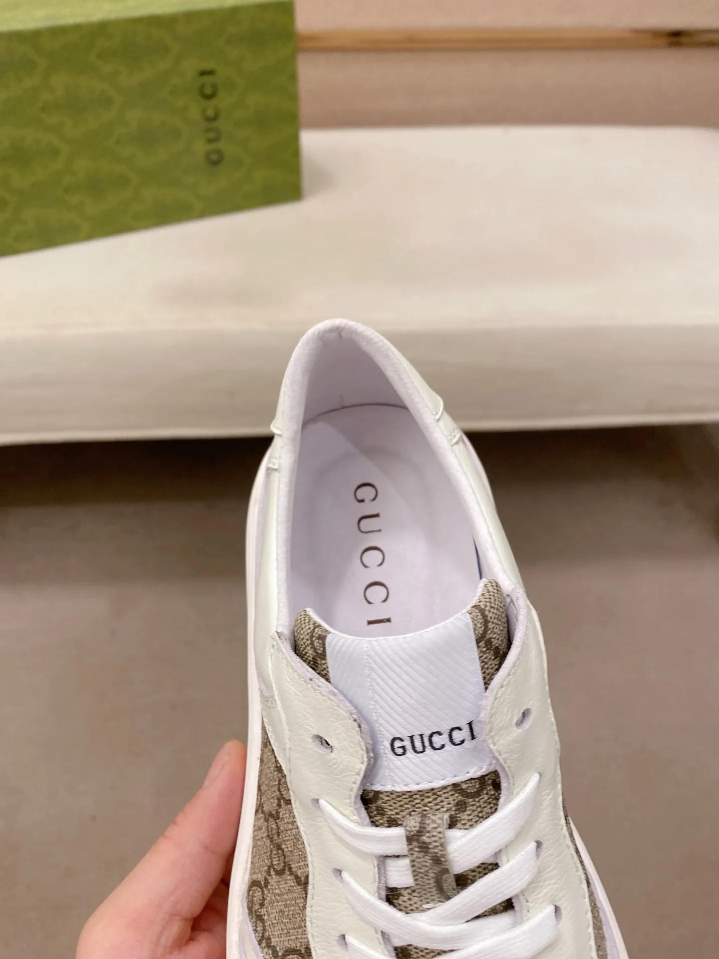 Men's shoes 💰 440 💰 High-quality new GUCCI counters are launched simultaneously. The new men's shoes, 😘fabrics are selected from imported cowhide, and the lining is sheepskin lining. 👍🏿 High-end ☄️ air-cushion molded anti-slip rubber outsole, exquisite lines, simple and elegant, comfortable and high-end for leisure travel. Code number: 38 to 44 (45 can be customized and cannot be returned or exchanged)
